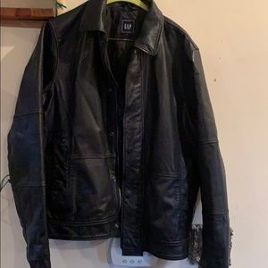 (Used) mens genuine leather.  Gap Brand
